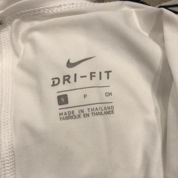Nike Dri-Fit women’s white workout tank top - Picture 3 of 3